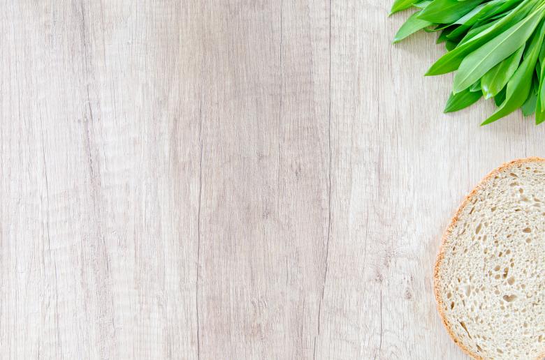 Free stock image of Fresh Bear Garlic and Bread on Wooden Table created by Lukas
