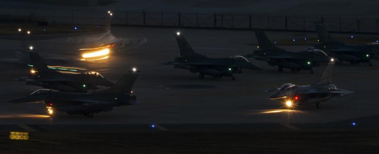Free stock image of F-16 Fighting Falcons created by StockMix