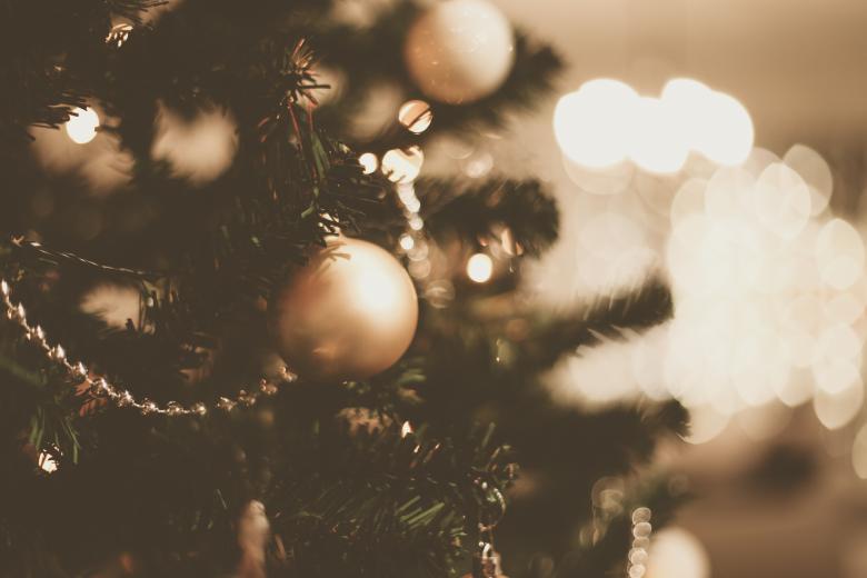 Free stock image of Christmas Tree Ornaments and Bokeh created by Bjorgvin