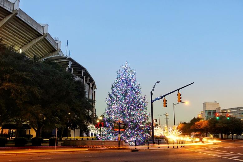 Free stock image of Christmas Time in the City created by agphotostock.com