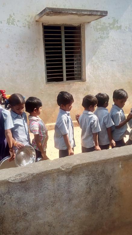Free stock image of Que for mid day meals created by Kanduri Narasimha Charyulu