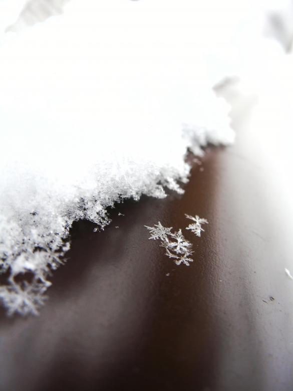 Free stock image of Macro Snowflake on a Pipe created by Kateryna Nemchenko