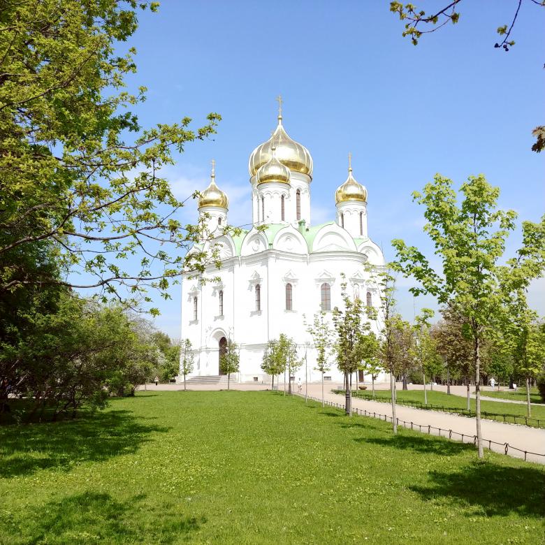 Free stock image of Cathedral Square on a fine day created by Vladislav Bushurov