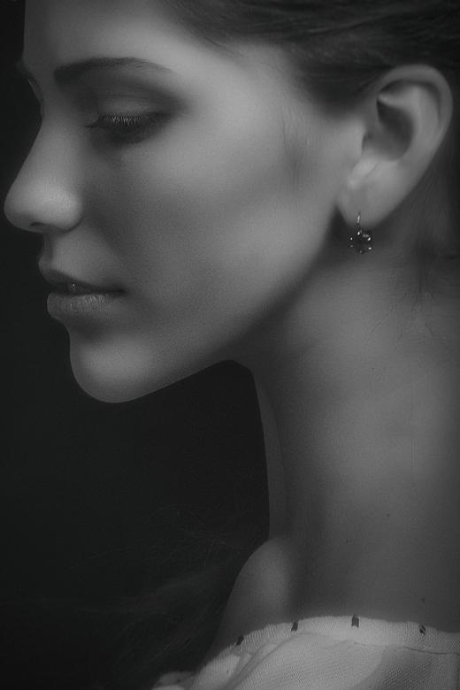 Free stock image of Female Black and White Studio Portrait created by Alexander Krivitskiy