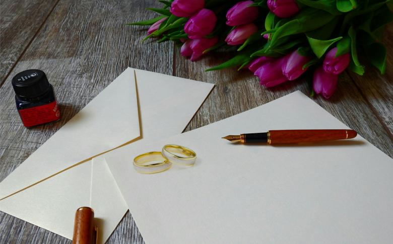 Free stock image of Wedding Invitation and Rings created by mohamed hassan