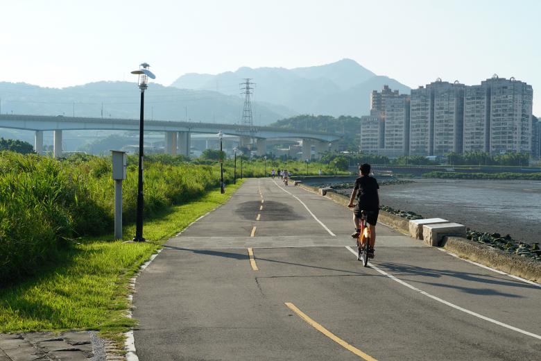 Free stock image of Man on Bicycle in Taichung created by Weng Bee