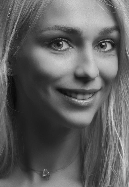 Free stock image of Smiling Blond Girl Portrait created by Alexander Krivitskiy