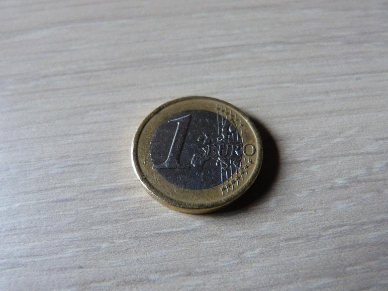 Free stock image of One Euro created by Mister économies