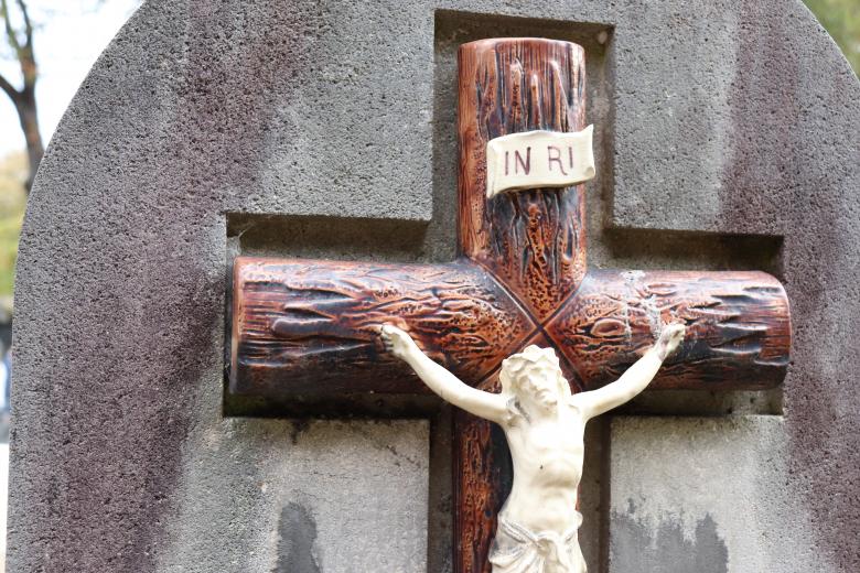 Free stock image of Stone cross on a grave created by GAIMARD Jacques