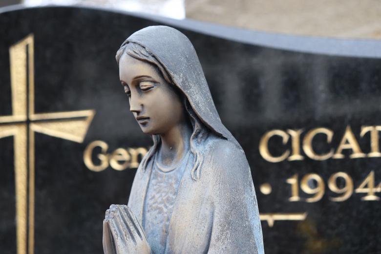 Free stock image of Bronze young woman in prayers created by GAIMARD Jacques