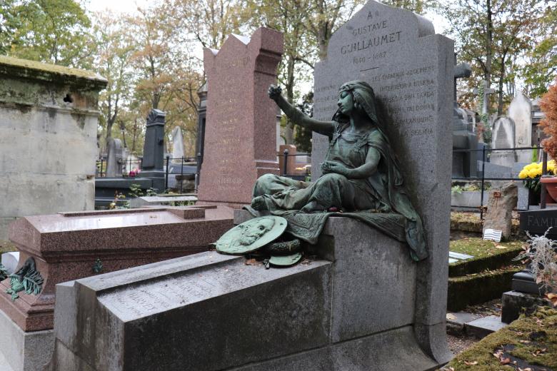 Free stock image of Bronze sculpture on a grave created by GAIMARD Jacques