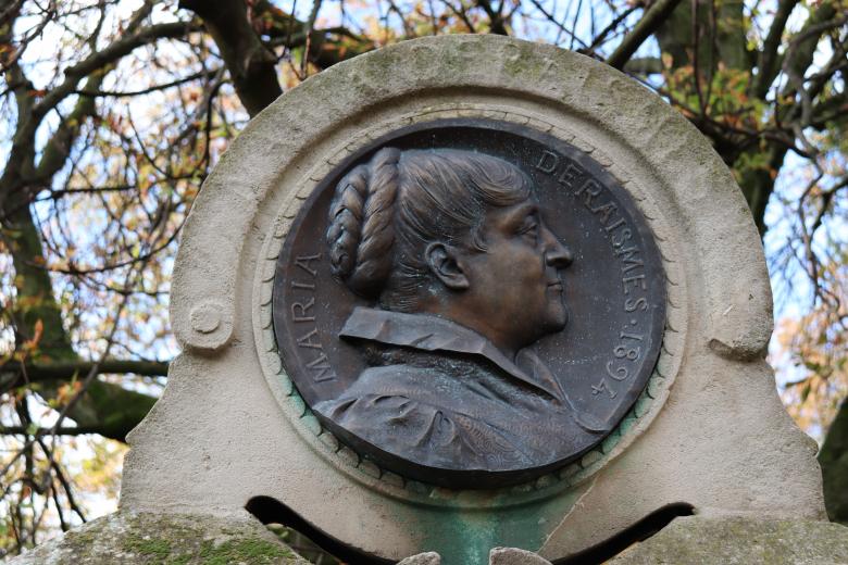Free stock image of Bronze bas-relief on a grave created by GAIMARD Jacques