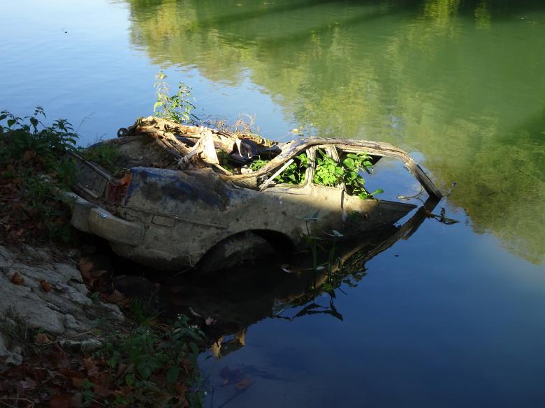 Free stock image of Sad end for a car... created by GAIMARD Jacques