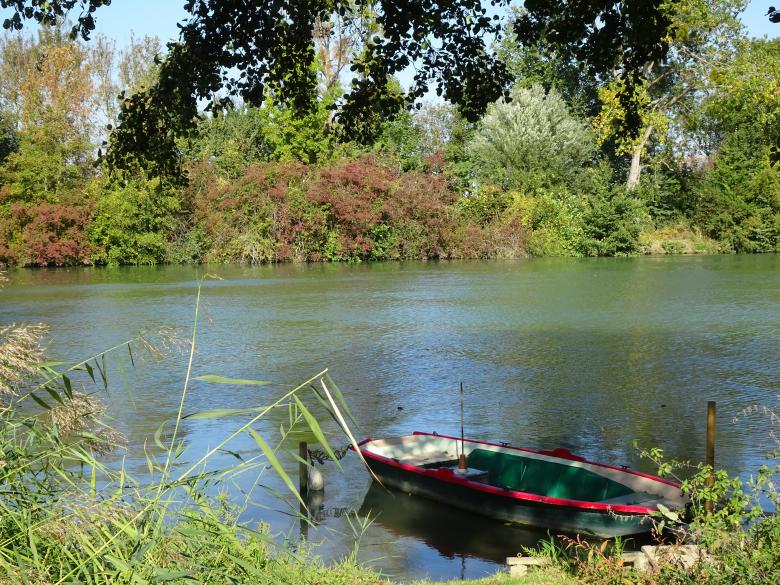 Free stock image of Boat resting for a while... created by GAIMARD Jacques