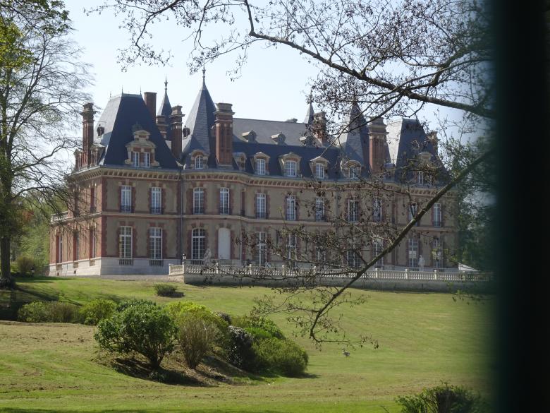 Free stock image of Massive castle, notice the number of windows! created by GAIMARD Jacques