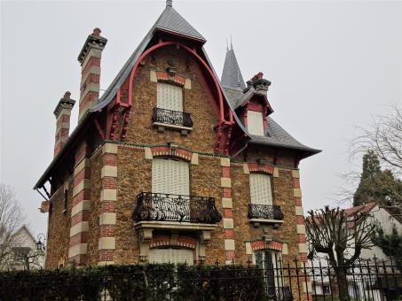 Free Stock Photo of Art Nouveau architecture, millstones and bricks
