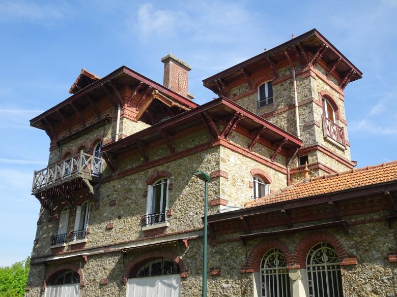 Free stock image of Partial view of 1900's mansion and farm created by GAIMARD Jacques
