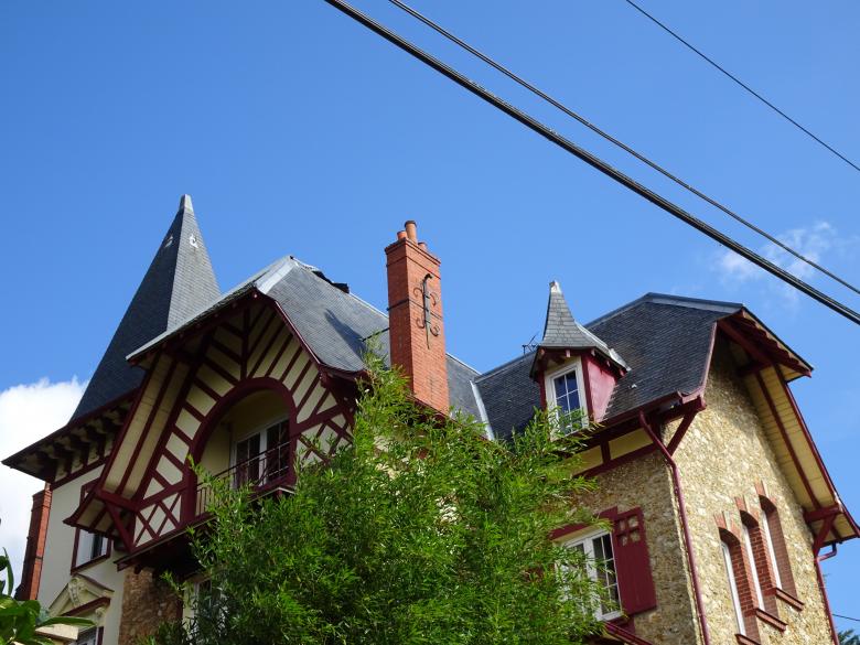 Free stock image of Typical 1900's millstones and wood house created by GAIMARD Jacques