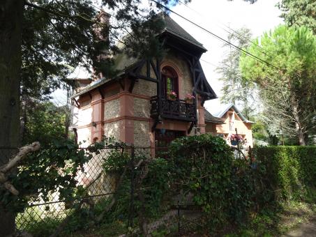 Free Stock Photo of One-of-a-kind hidden 1900's millstone house