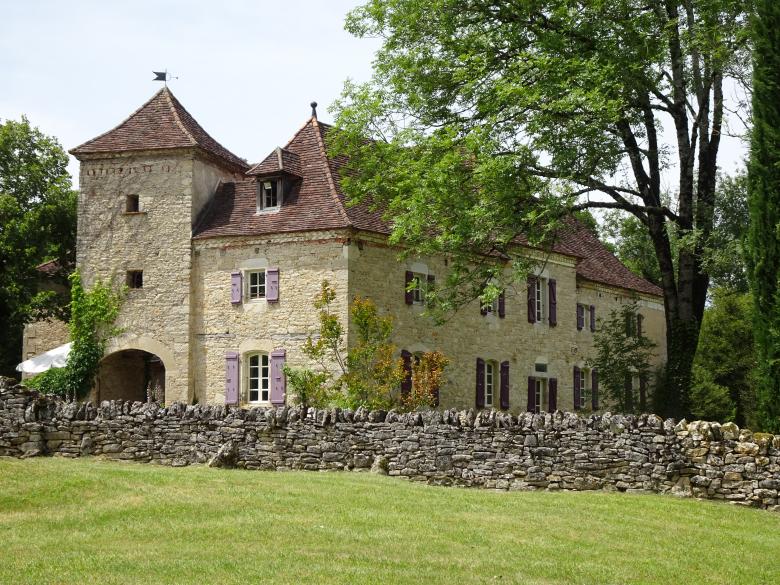 Free stock image of Sable-colored limestone, red tiles, stone wall... What else? created by GAIMARD Jacques