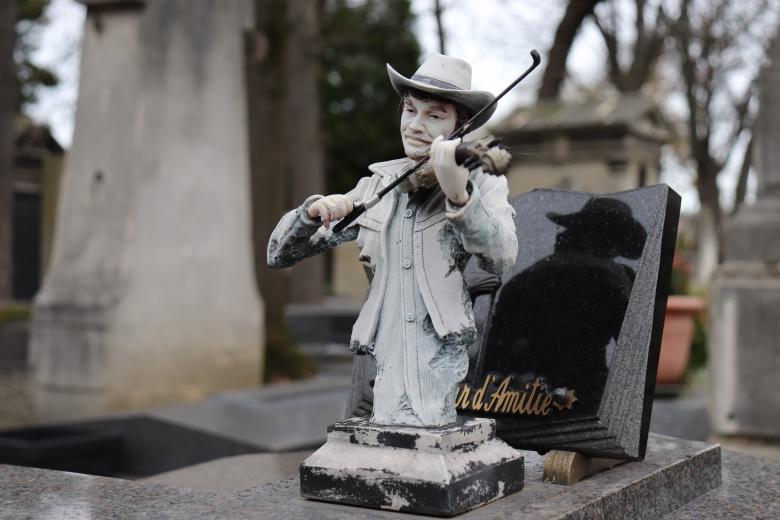Free stock image of Tiny but beautiful sculpture on a grave created by GAIMARD Jacques