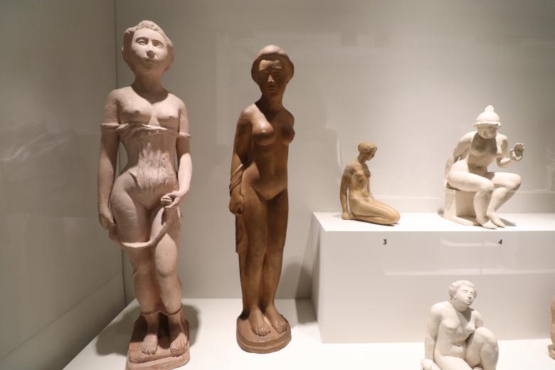 Free stock image of Different small sculptures in a window created by GAIMARD Jacques