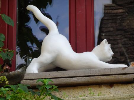 Free Stock Photo of Even porcelain cats love to stretch!!