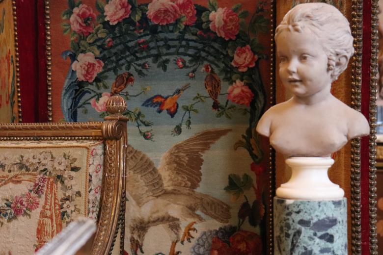 Free stock image of Young girl's bust in a museum created by GAIMARD Jacques
