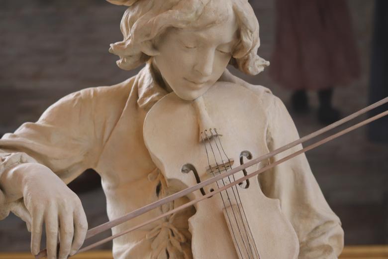 Free stock image of The child and the violon created by GAIMARD Jacques