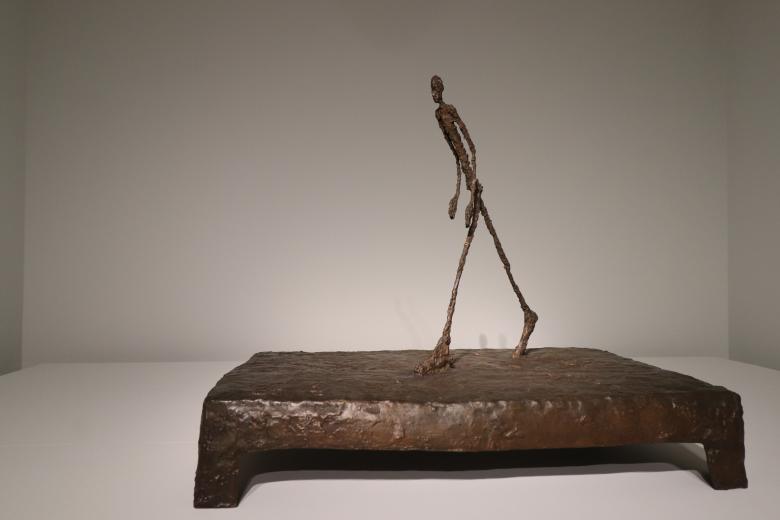 Free stock image of Example of "man walking" by Giacometti created by GAIMARD Jacques
