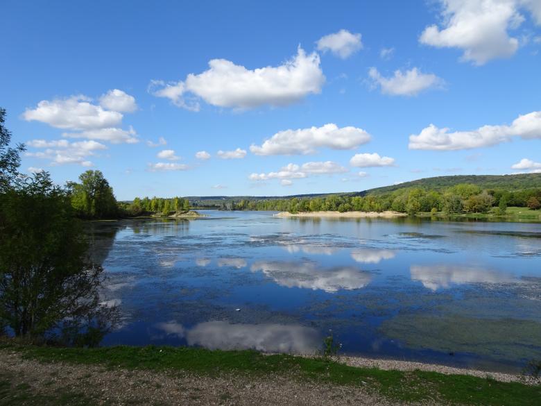 Free stock image of Reflection of clouds over the Seine river created by GAIMARD Jacques