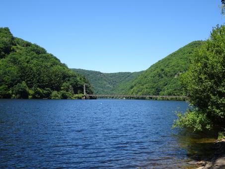 Free Stock Photo of Suspension bridge over a large reservoir lake
