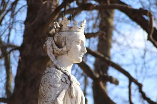 Free Stock Photo of Statue of french queen of 8th century