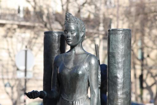 Free Stock Photo of Bronze sculpture of woman