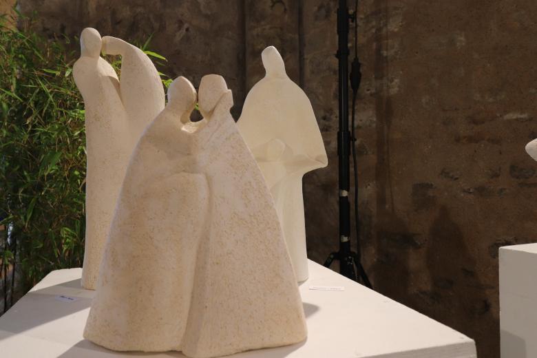 Free stock image of Small white stone sculptures created by GAIMARD Jacques