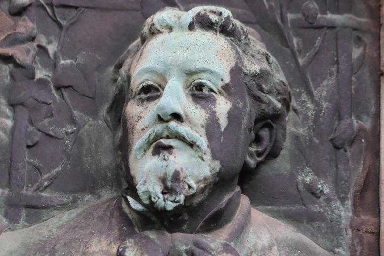 Free stock image of Bronze sculpture on a grave created by GAIMARD Jacques