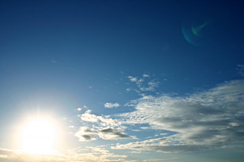 Free stock image of Sun in Lightly Clouded Sky created by Bjorgvin
