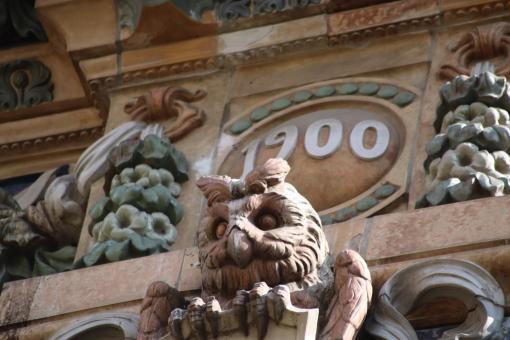 Free Stock Photo of Owl Sculpture on a Wall
