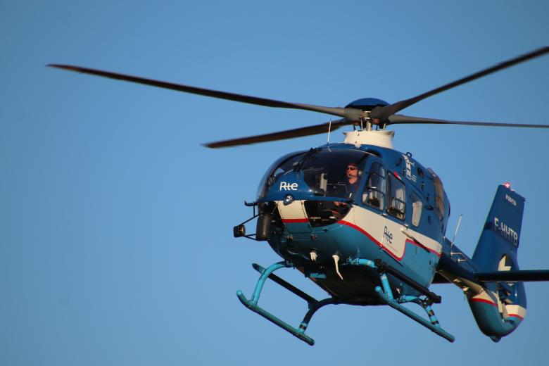 Free stock image of Chopper controlling the high-voltage lines created by GAIMARD Jacques