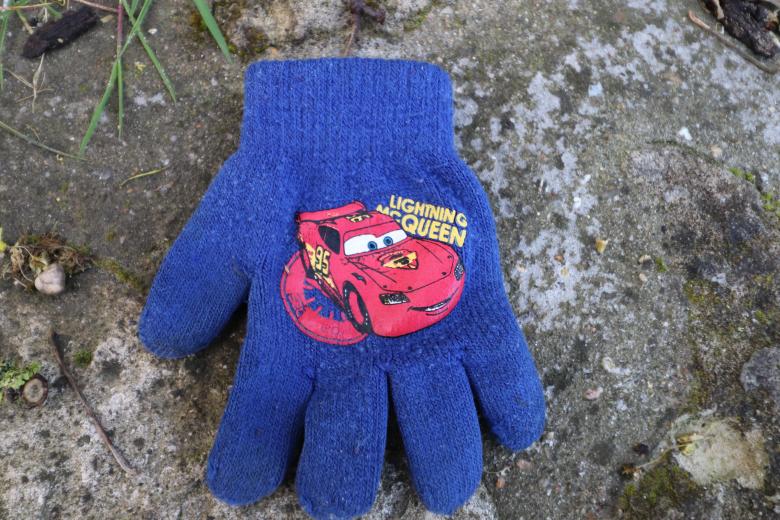 Free stock image of Lost glove... created by GAIMARD Jacques