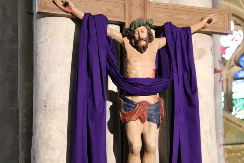 Free stock image of Jesus on the cross with a violet stole created by GAIMARD Jacques