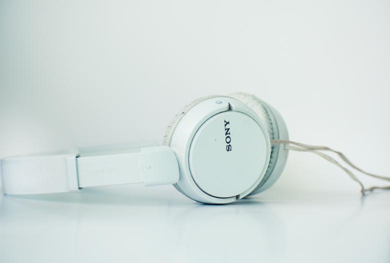 Free stock image of Minimal Headphones created by Mayank kumar satlewal