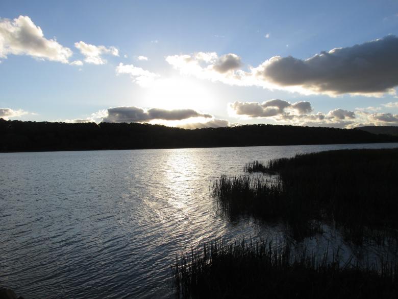 Free stock image of Sunset at Lysterfield Lake created by Michiru Maeda