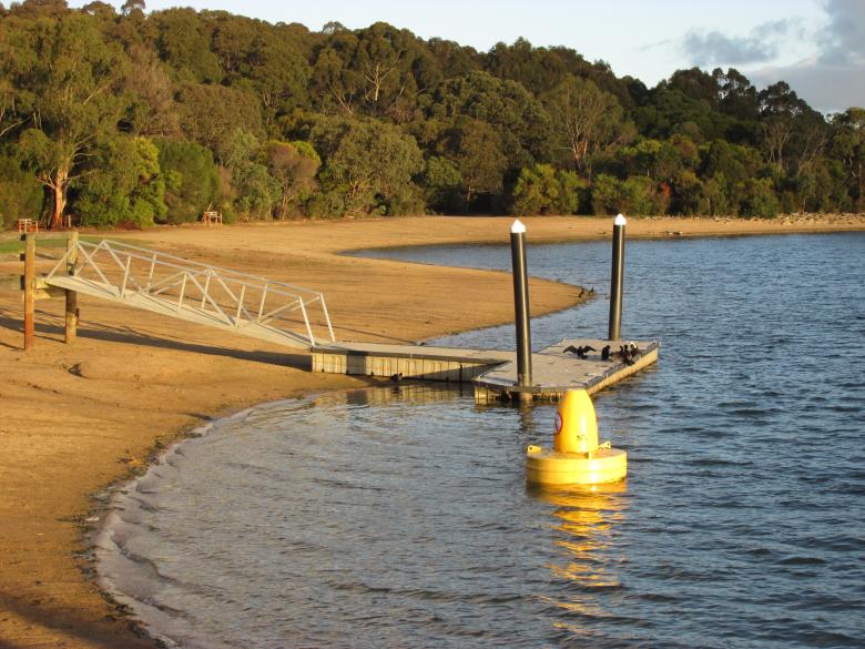 Free stock image of Jetty at Lysterfield Lake created by Michiru Maeda