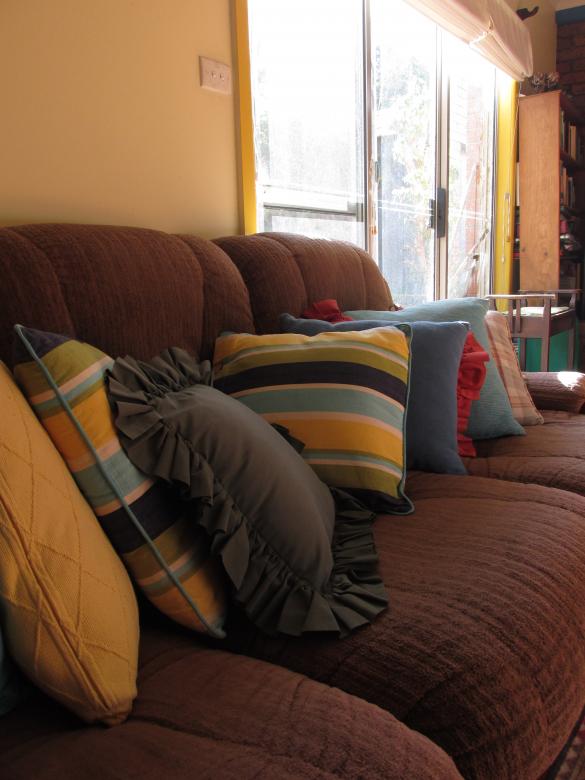 Free stock image of Sunny Room and Comfy Sofa created by Michiru Maeda