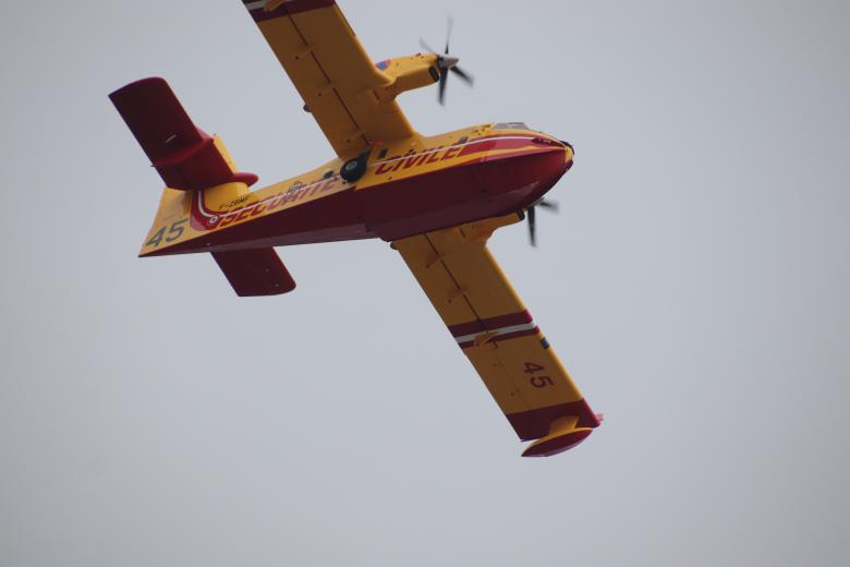 Free stock image of "Canadair" airplane for firemen created by GAIMARD Jacques