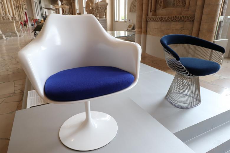Free stock image of Plastic blue and white chair created by GAIMARD Jacques