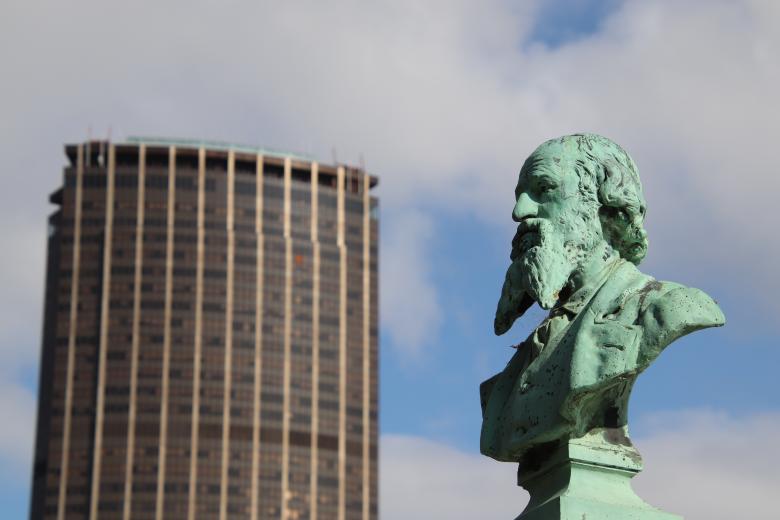Free stock image of Bronze bust sculpture in a cemetery created by GAIMARD Jacques