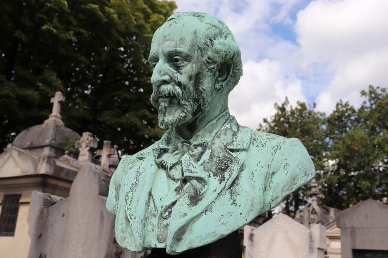 Free stock image of Green bronze torso in a cemetery created by GAIMARD Jacques
