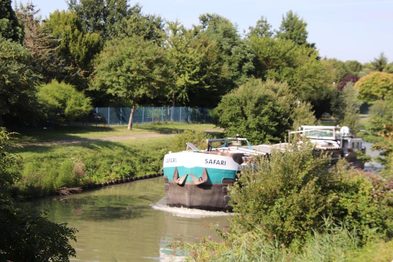 Free stock image of Nice barge wandering in the channel created by GAIMARD Jacques